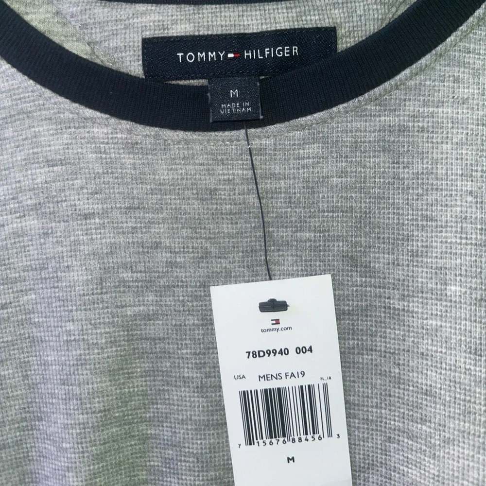 Brand new!! Tommy Hilfiger t shirt - Picture 2 of 4
